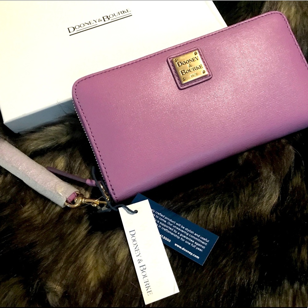 Authentic Dooney & Bourke Saffiano Large Zip Around Wristlet in Light Mauve